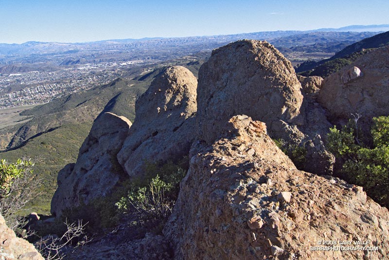 Crags on the western ridge route of Boney Mountain.