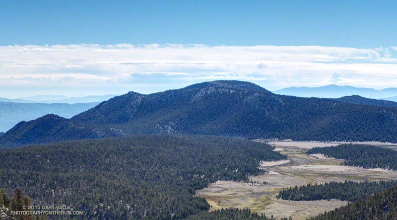 View southeast from the Cottonwood Pass Trail past Horseshoe Meadow. (thumbnail)