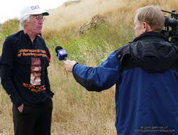 CBS 2 Los Angeles interviews Jon Sutherland regarding his 50-year running streak. 