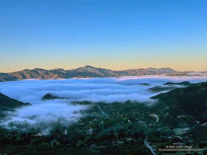 https://photographyontherun.com/content/binary/WesternSantaMonicaMountainsMorningLowCloudsSun4949b.jpg