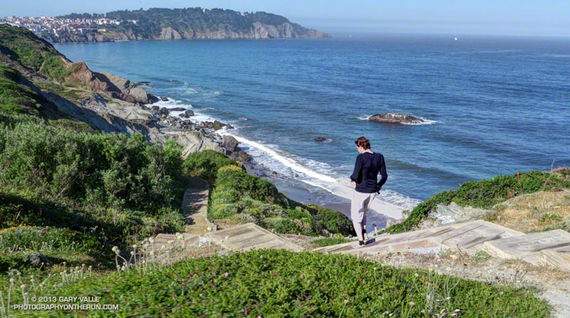 Continuing down the Batteries to Bluffs Trail toward Marshall's Beach and Battery Crosby.