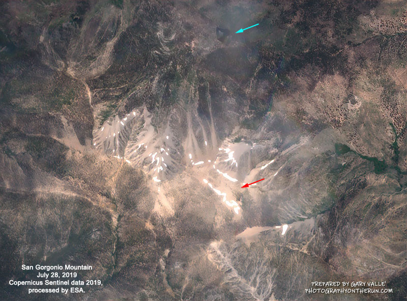 Satellite imagery of snow on San Gorgonio Mountain, July 28, 2019. The red arrow is the summit of San Gorgonio. The blue arrow is Dry Lake. Copernicus Sentinel data 2019, processed by ESA.